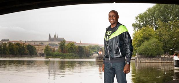 Carl Lewis navtvil Prahu, zajtra odtartuje We Run Prague