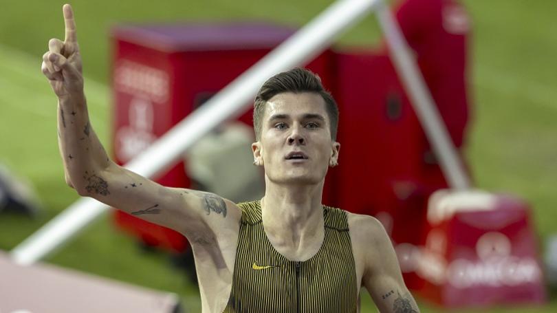 Jakob Ingebrigtsen prekonal svetov rekord na 3000 m po 28 rokoch